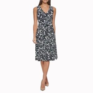 TOMMY HILFIGER WOMEN 8 JERSEY
SLEEVELESS BELT FLORAL DAISY DRESS
ZIP-UP CLOSURE